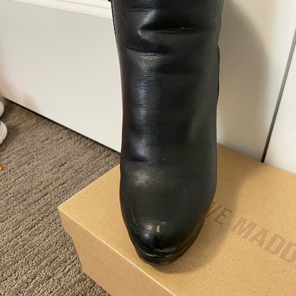 Le Chateau boots- size 7 - Picture 2 of 2